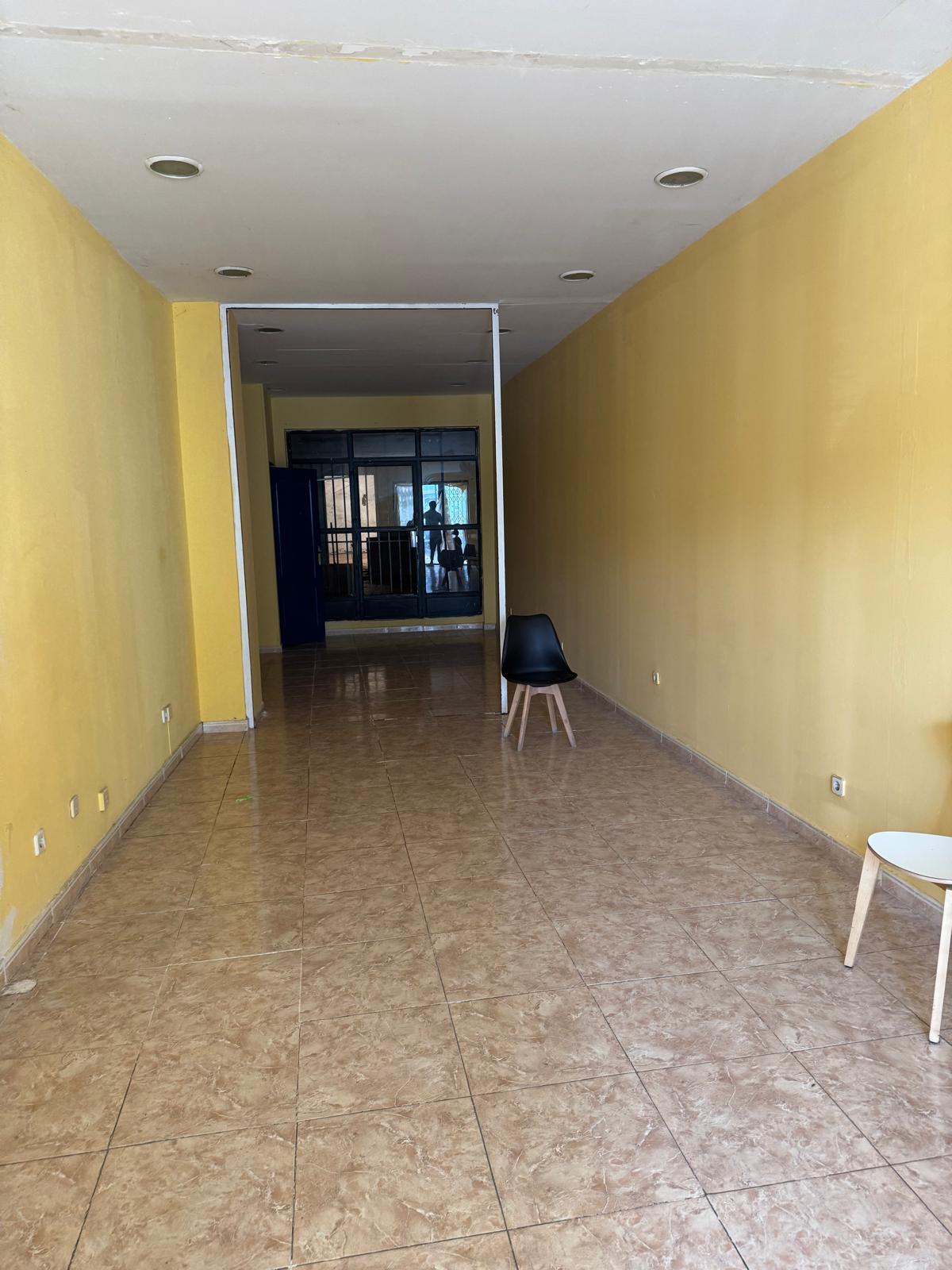 Retail in Torrijos, Toledo for lease Interior Photo- Image 1 of 4