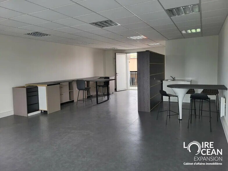 Office in Pornic for lease - Interior Photo - Image 2 of 4