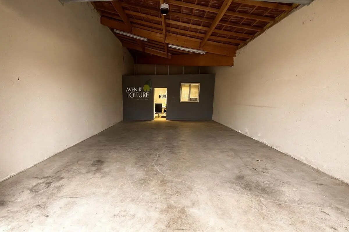 Industrial in Saint-Brice-Courcelles for lease Interior Photo- Image 1 of 3