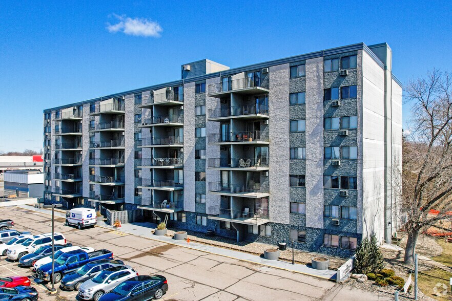 Hopkins Portfolio portfolio of 5 properties for sale on LoopNet.com - Primary Photo - Image 1 of 5