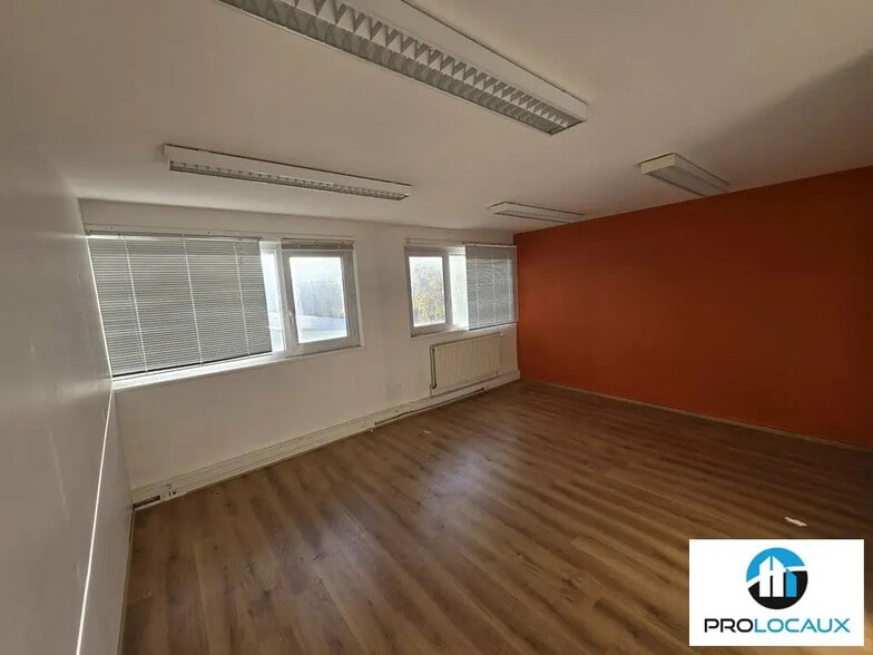 Office in Amiens for lease - Interior Photo - Image 3 of 11