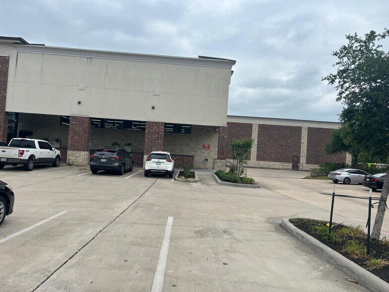 4603 Sienna Pky, Missouri City, TX for lease - Building Photo - Image 2 of 9