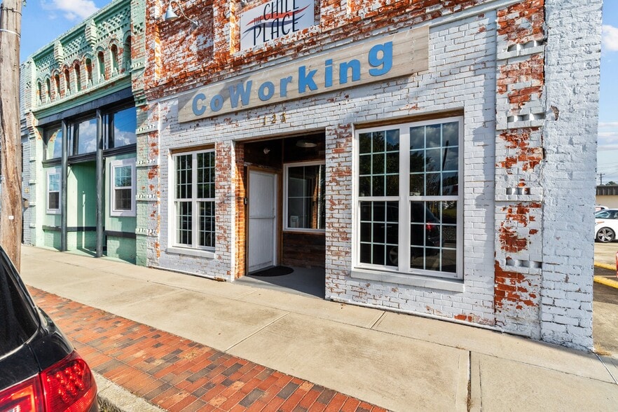 123 S Railroad Ave, Dunn, NC for sale - Building Photo - Image 1 of 65