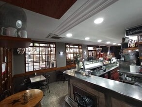 Retail in Barcelona, Barcelona for lease Interior Photo- Image 2 of 17