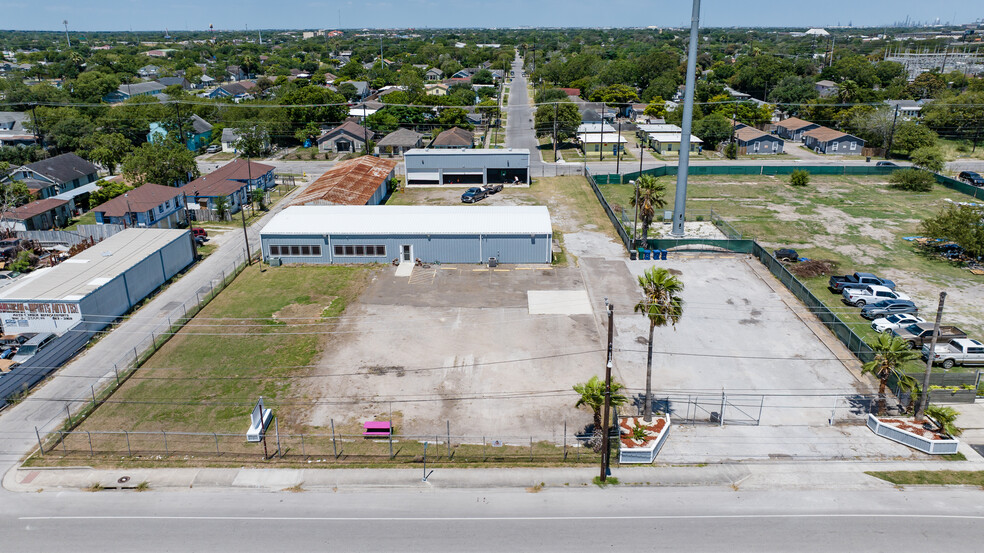 917 S Staples St portfolio of 3 properties for sale on LoopNet.com - Building Photo - Image 3 of 34