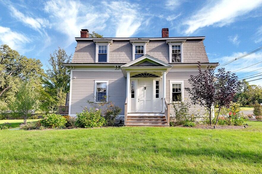 13 Pittsfield Rd, Lenox, MA 01240