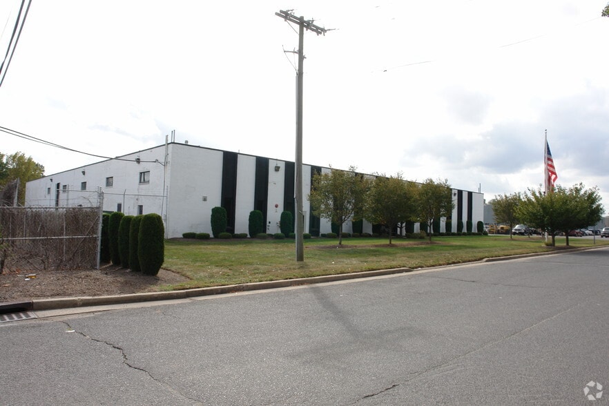 104 New Era Dr, South Plainfield, NJ for lease - Building Photo - Image 3 of 5