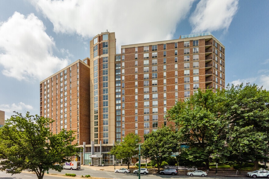 8750 Georgia Ave, Silver Spring, MD for lease - Building Photo - Image 3 of 105