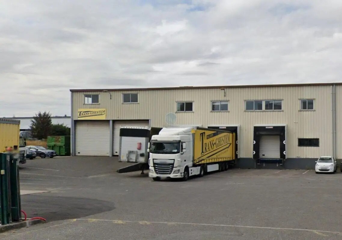 Flex in Ormes for lease Building Photo- Image 1 of 2