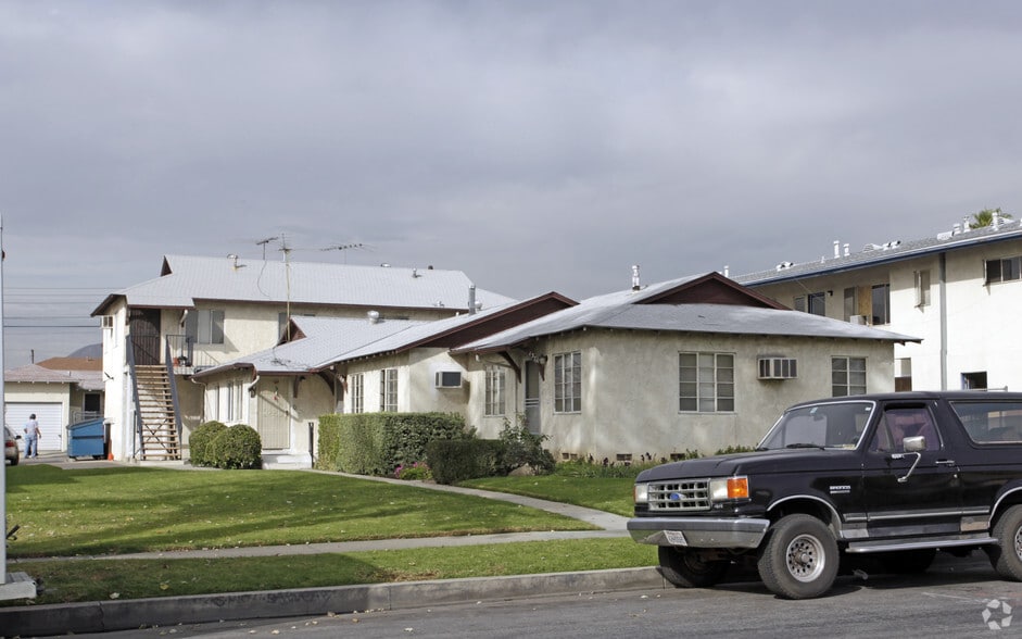 137 Orange Grove Ave, San Fernando, CA for sale - Primary Photo - Image 1 of 2