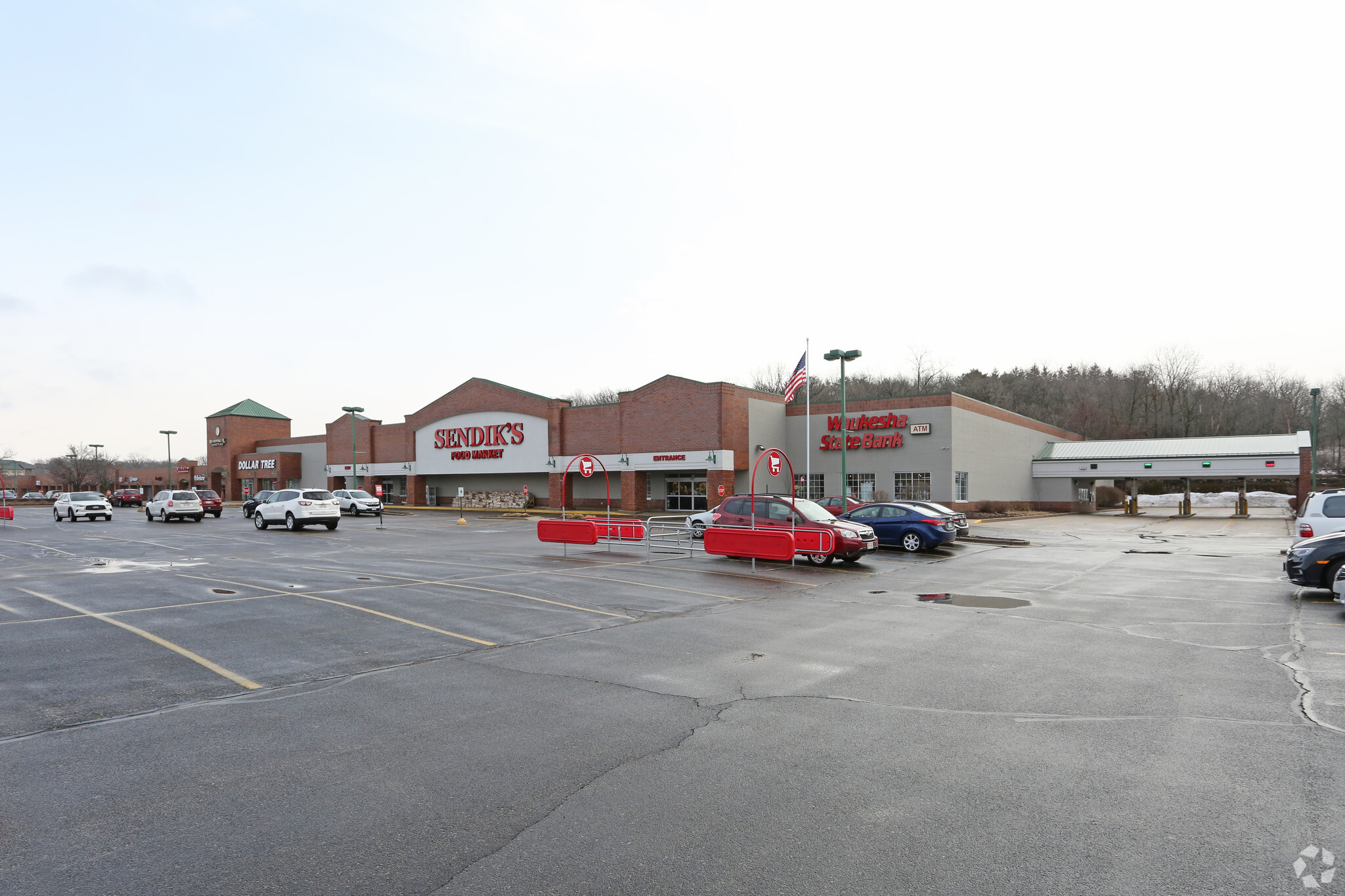 601-921 Meadowbrook Rd, Waukesha, WI for lease Primary Photo- Image 1 of 7