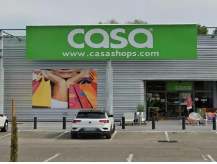 Retail in L'ISLE-D'ABEAU for lease - Building Photo - Image 1 of 4