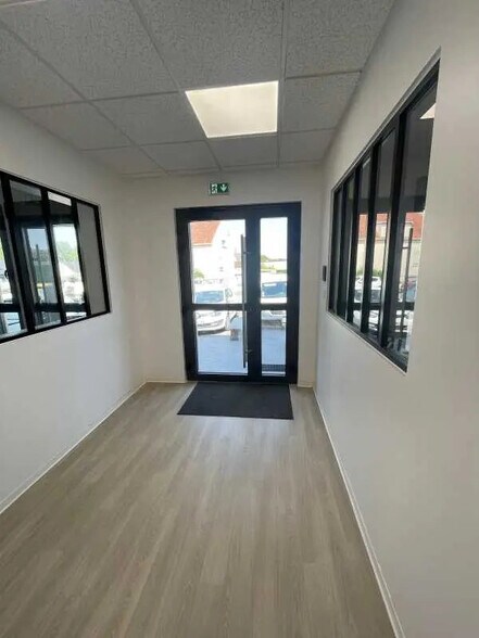 Flex in Gauchy for sale - Building Photo - Image 2 of 4