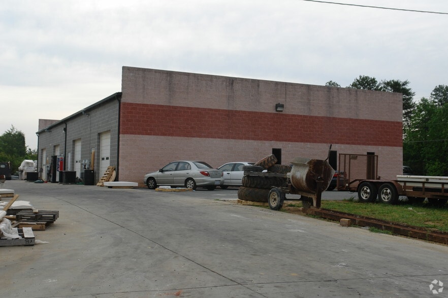 7491 Hagens Hollow Dr, Denver, NC for lease - Building Photo - Image 2 of 6