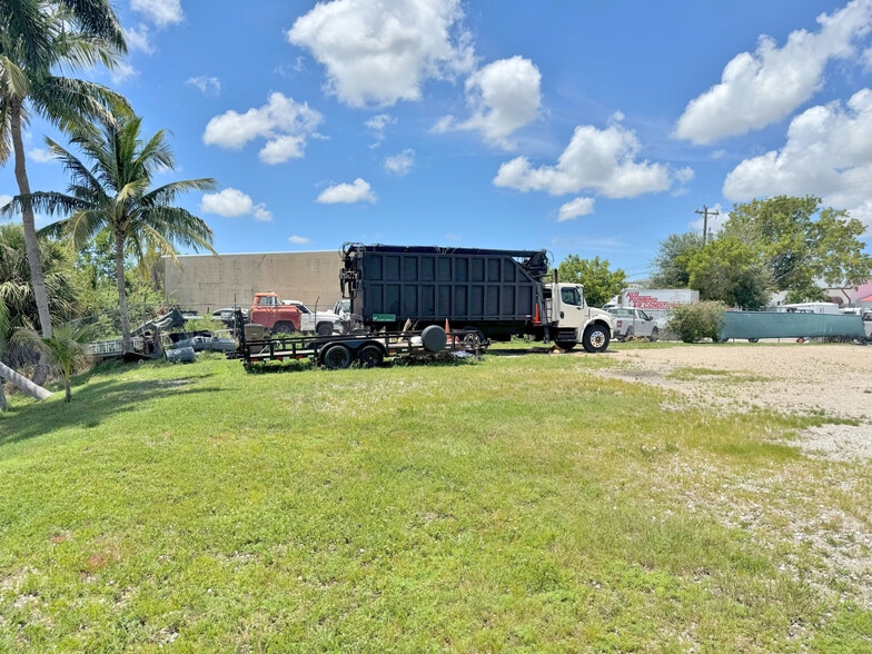 1029 SE 12th Ct, Cape Coral, FL for lease - Building Photo - Image 3 of 8