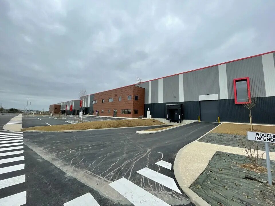 Office in Le Thillay for lease Building Photo- Image 1 of 7