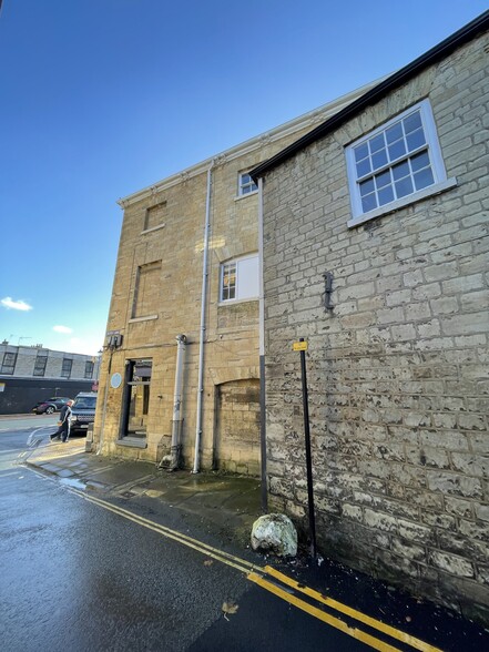 11-21 Market Pl, Wetherby for sale - Building Photo - Image 2 of 3