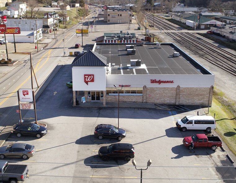 406 Smoot Ave, Danville, WV for sale - Primary Photo - Image 1 of 2