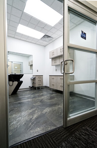 6501 Grape Rd, Mishawaka, IN for lease - Interior Photo - Image 1 of 9