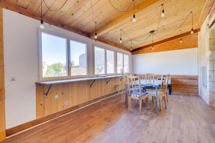 Office in Le Bouscat for lease - Interior Photo - Image 3 of 10