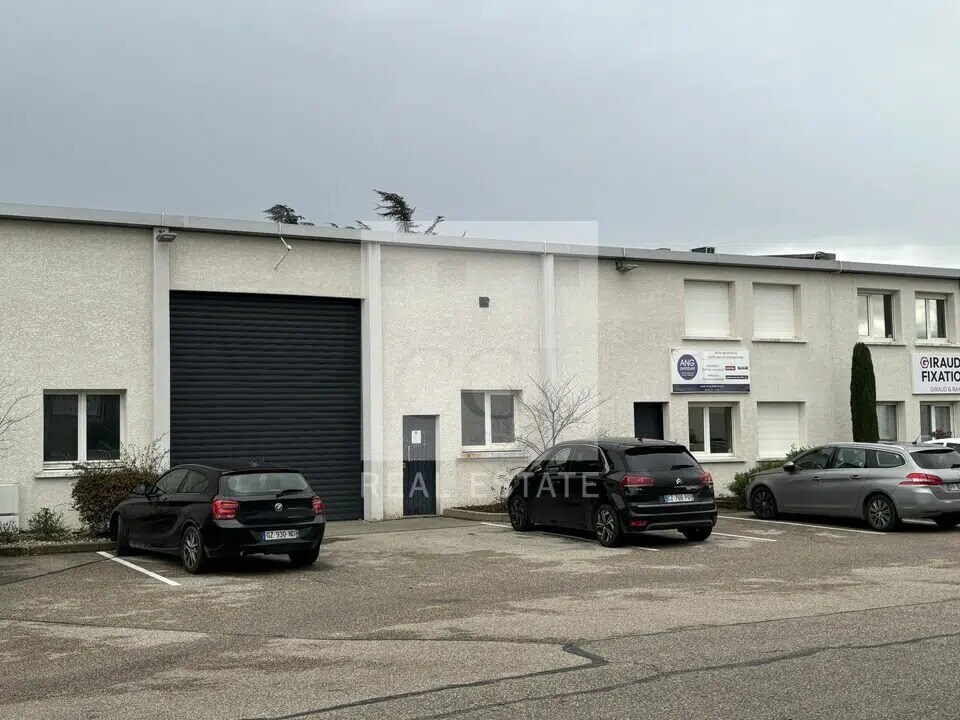 Flex in Décines-Charpieu for lease Building Photo- Image 1 of 118