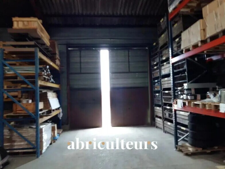 Flex in Bailleau-le-Pin for lease - Building Photo - Image 2 of 5