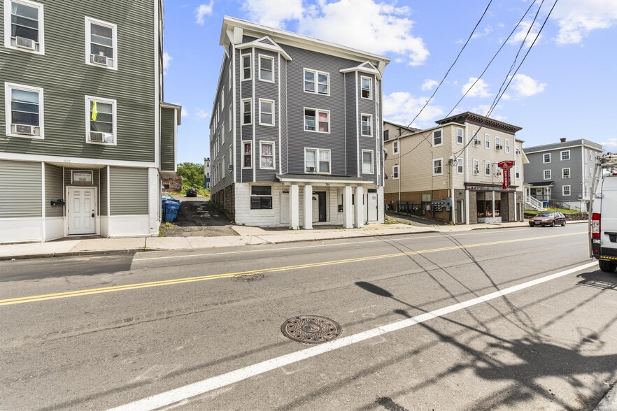 701-703 S Main St, Waterbury, CT for sale - Primary Photo - Image 1 of 28