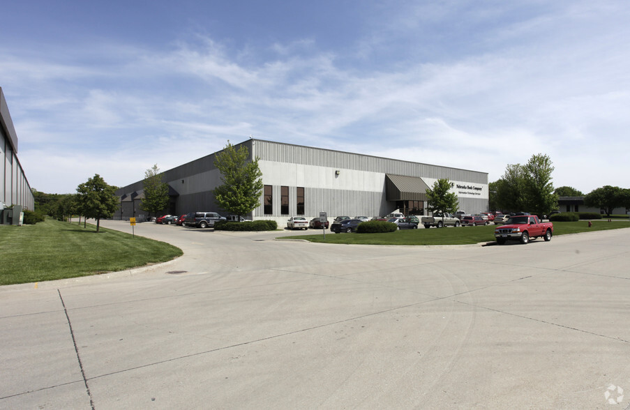 5240 S 19th St, Lincoln, NE for lease - Building Photo - Image 1 of 7