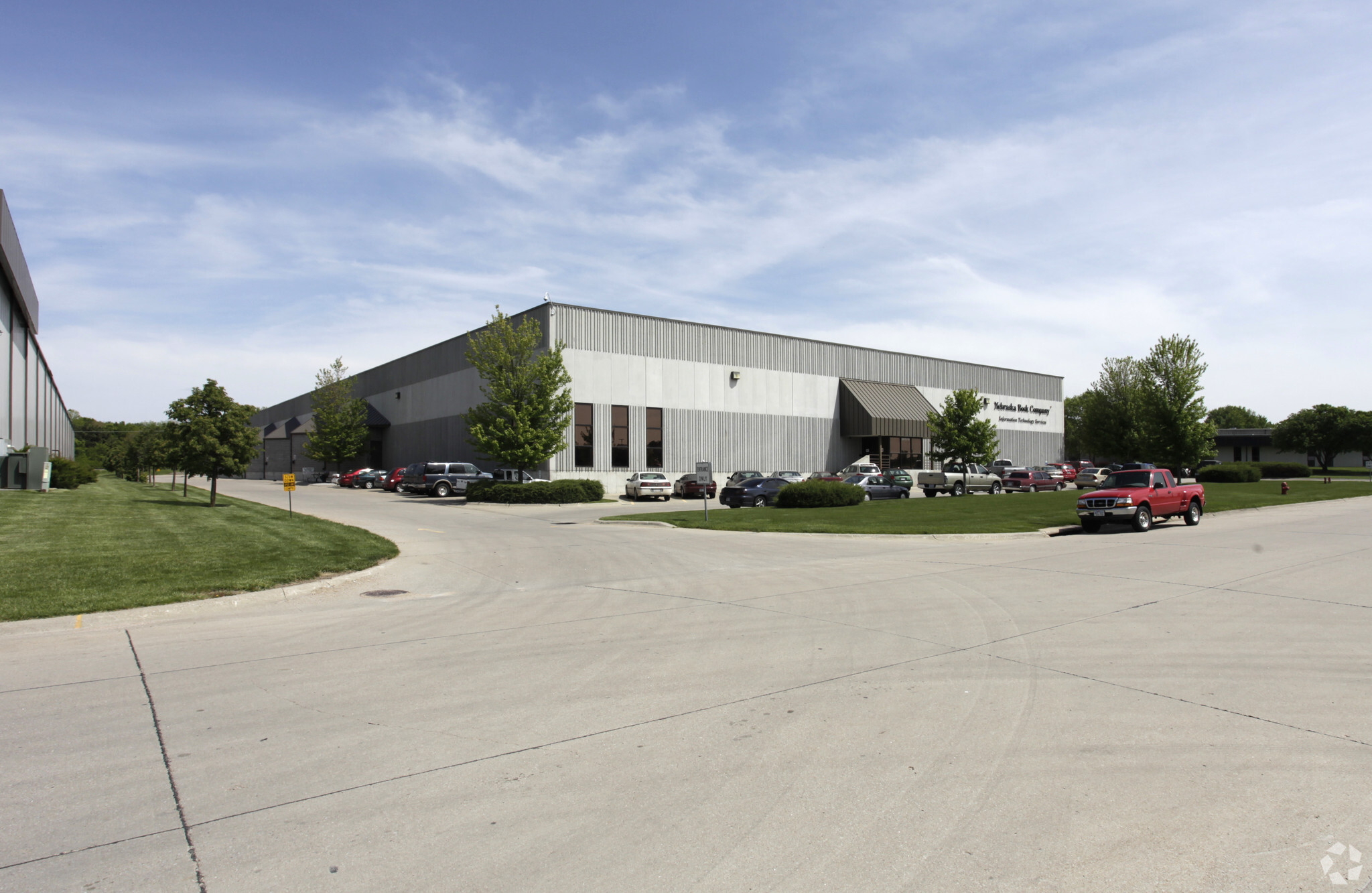 5240 S 19th St, Lincoln, NE for lease Building Photo- Image 1 of 8