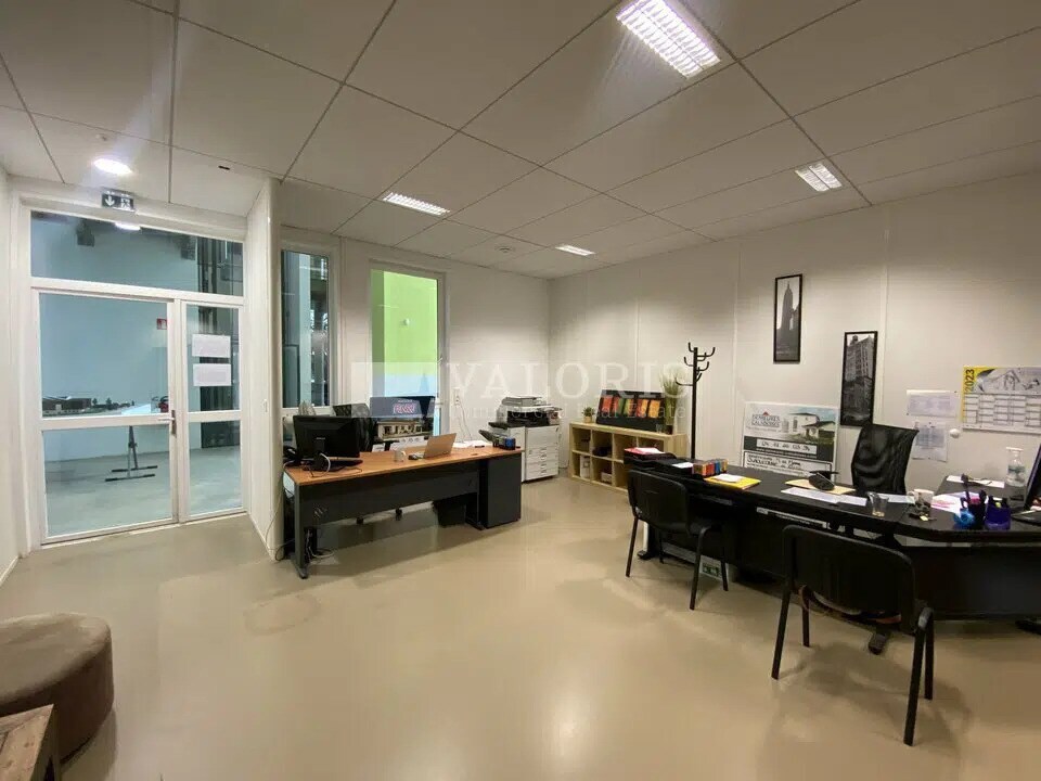 Office in Saint-Priest for sale Interior Photo- Image 1 of 10