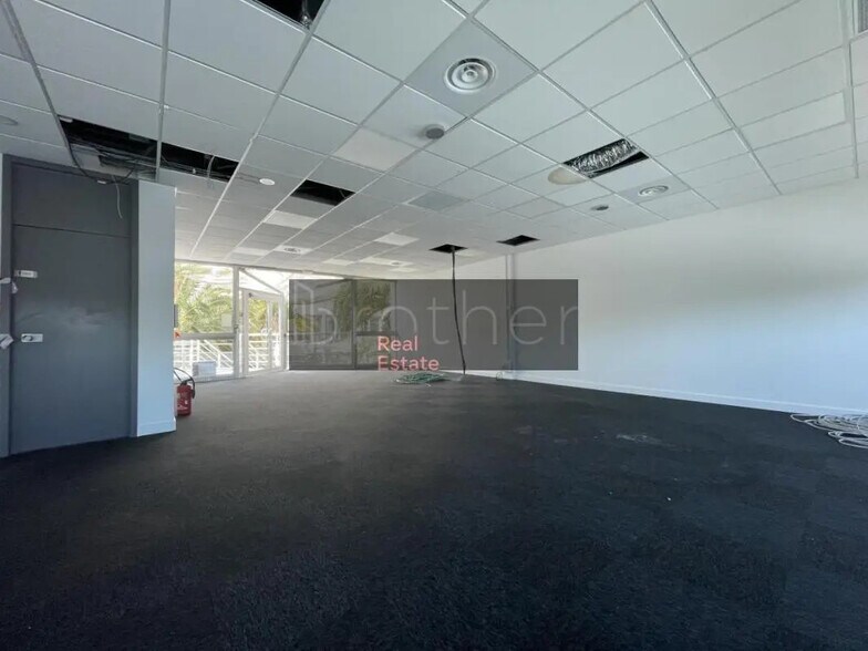 Office in Bordeaux for sale - Interior Photo - Image 2 of 6