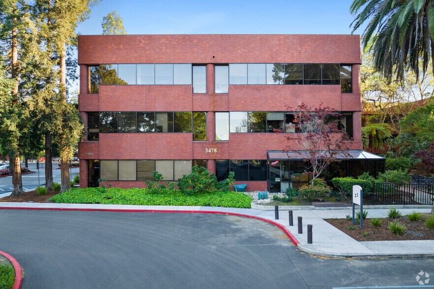 Hookston Square portfolio of 2 properties for sale on LoopNet.com - Primary Photo - Image 1 of 9