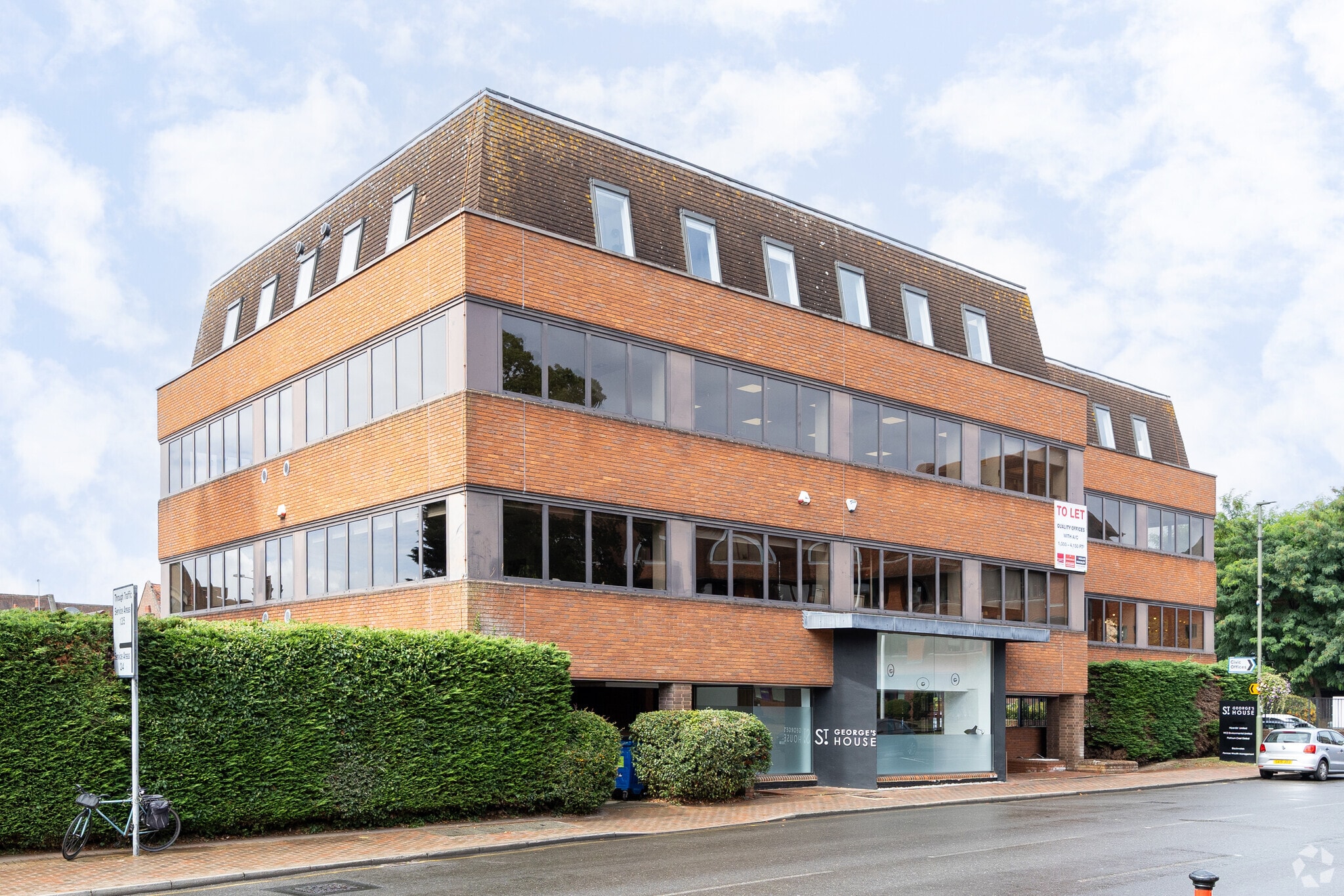 Knoll Rd, Camberley for lease Primary Photo- Image 1 of 5