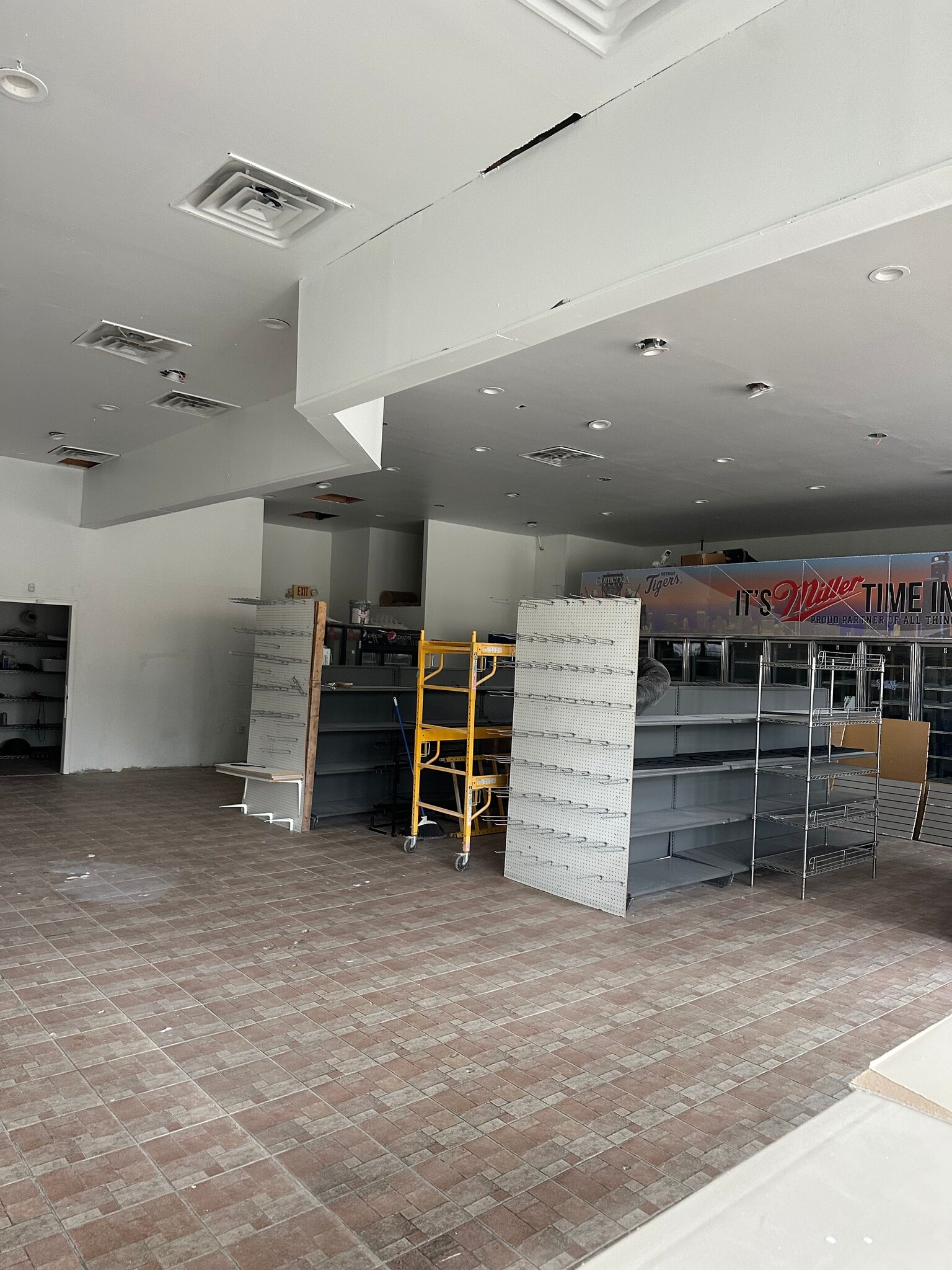 46346-46370 Dequindre Rd, Shelby Township, MI for lease Interior Photo- Image 1 of 2