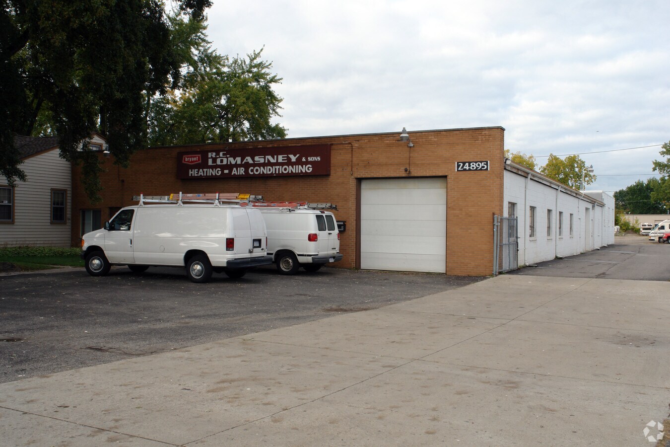 24895 Mound Rd, Warren, MI 48091