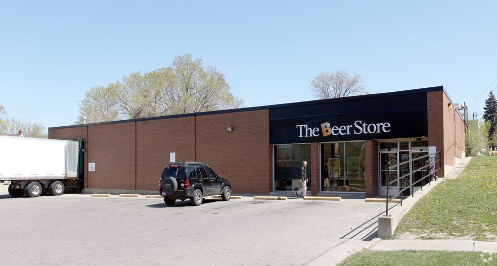 1515 Keele St, Toronto, ON M6N 3E8