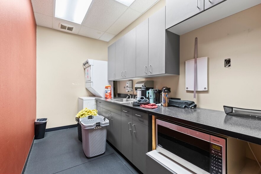 2500 Business Ln, Yakima, WA for lease - Building Photo - Image 2 of 14