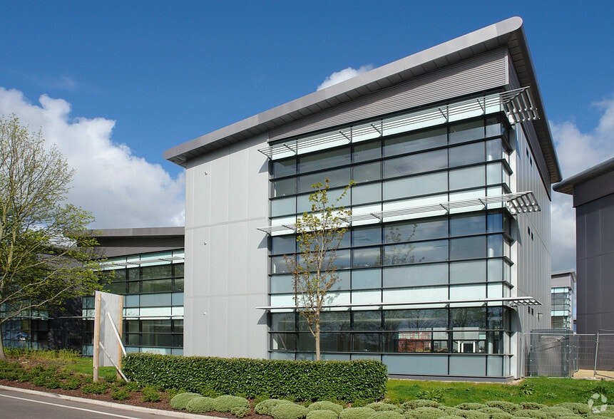 Whittle Way, Stevenage for lease - Building Photo - Image 2 of 2