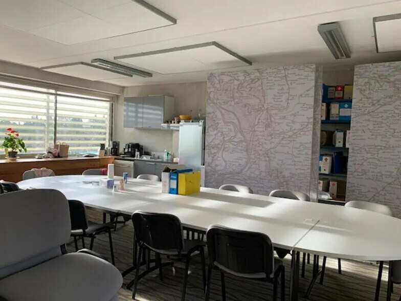 Office in Avignon for lease - Building Photo - Image 1 of 4