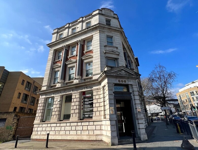 660-664 Commercial Rd, London for lease - Building Photo - Image 1 of 16