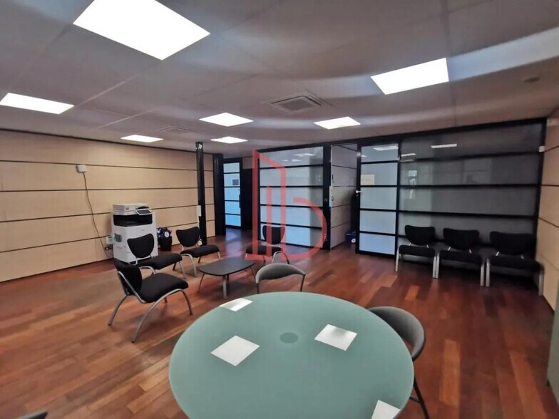 Office in Bruges for lease - Interior Photo - Image 2 of 8