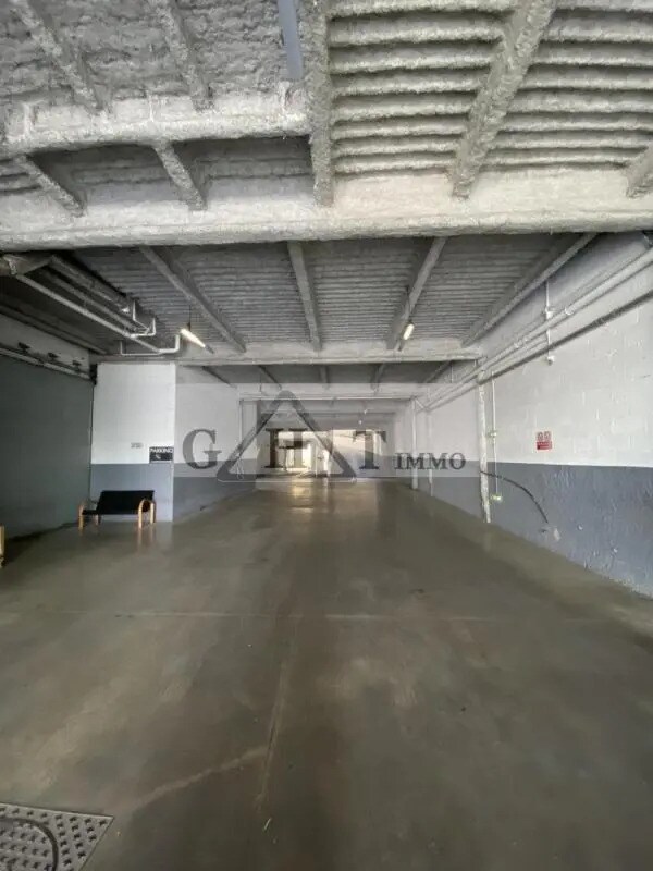 Industrial in Saint-Maur-des-Fossés for lease Building Photo- Image 1 of 5