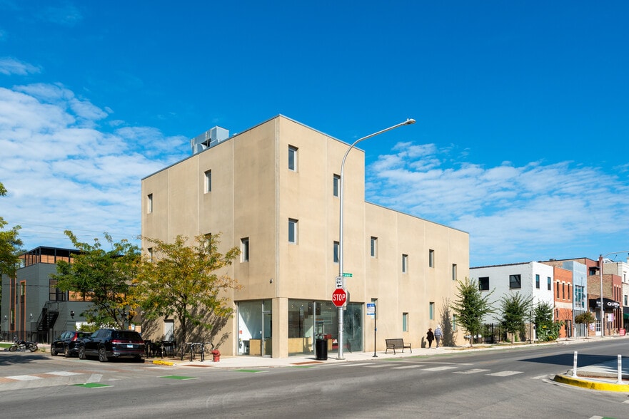 2058 W Grand Ave, Chicago, IL for sale - Building Photo - Image 1 of 54