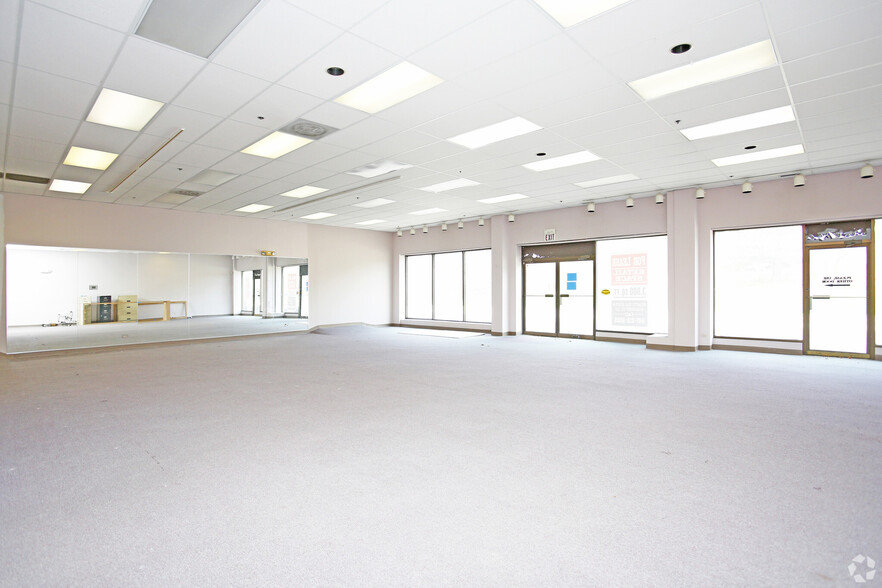 123 Green Bay Rd, Wilmette, IL for lease - Building Photo - Image 3 of 7