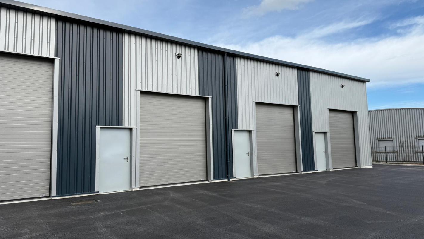 Industrial in Tossiat for lease Building Photo- Image 1 of 5