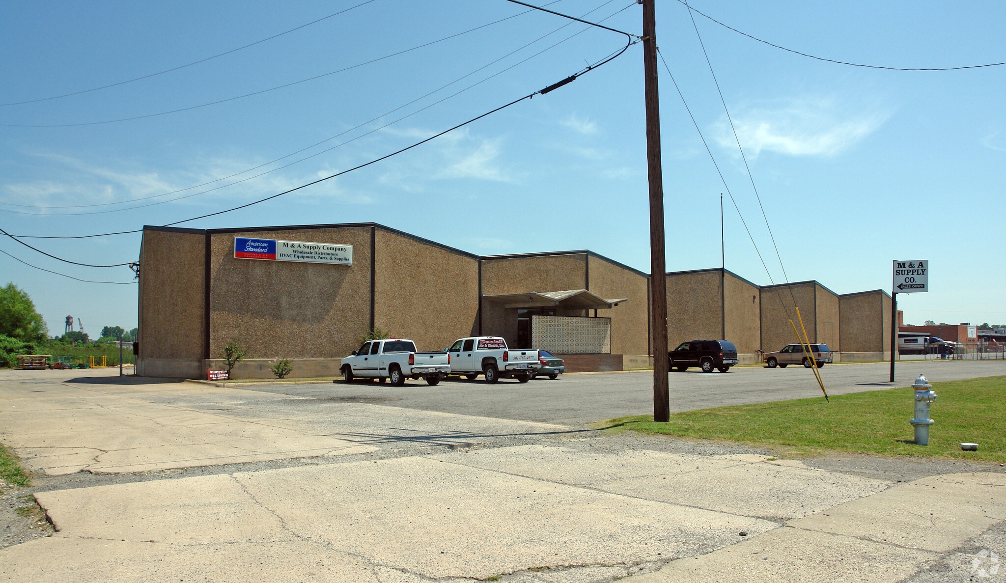 2000 E Roosevelt Rd, Little Rock, AR for lease Building Photo- Image 1 of 11