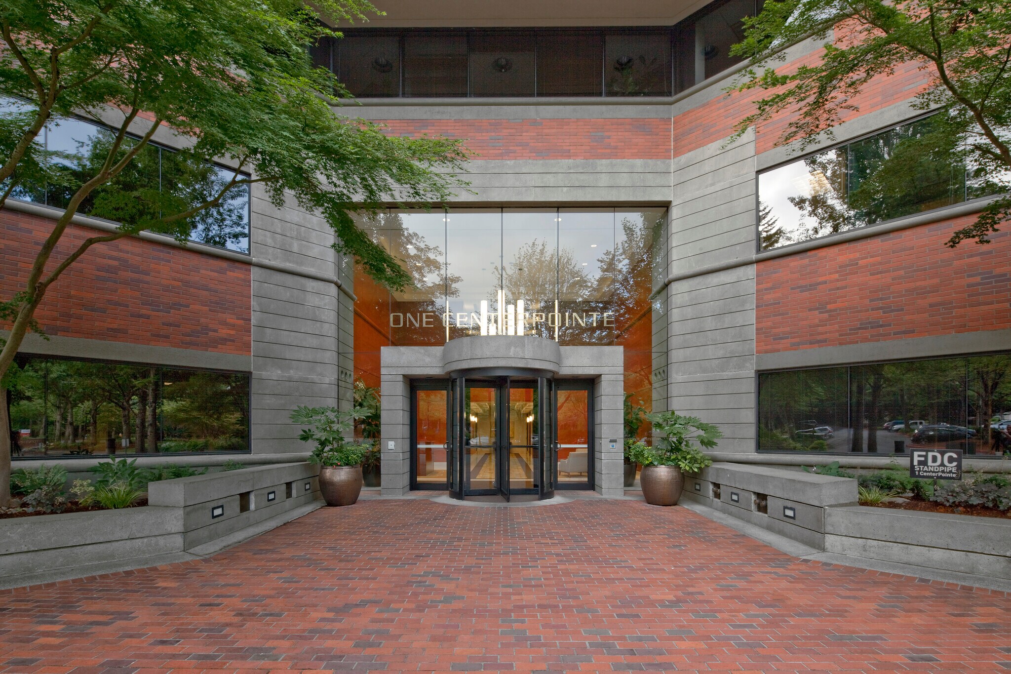 1 Centerpointe Dr, Lake Oswego, OR for lease Building Photo- Image 1 of 5