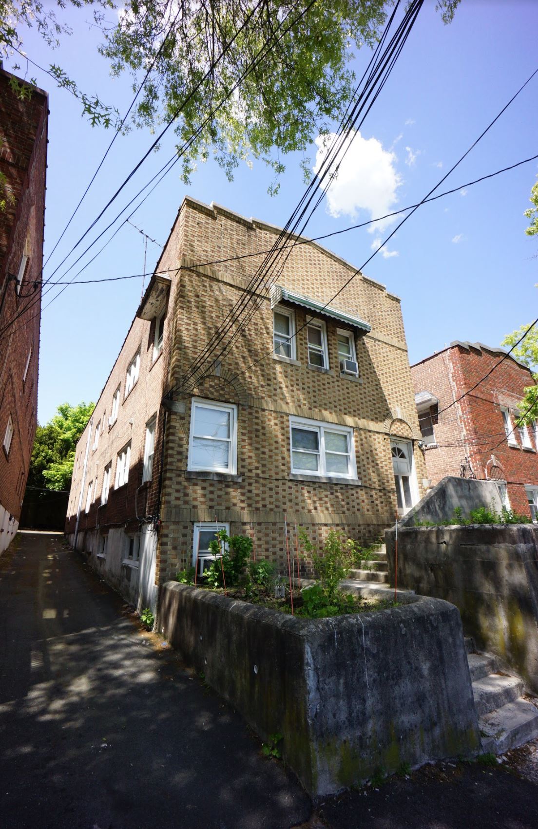 127 Harding Ave, White Plains, NY for sale Primary Photo- Image 1 of 1