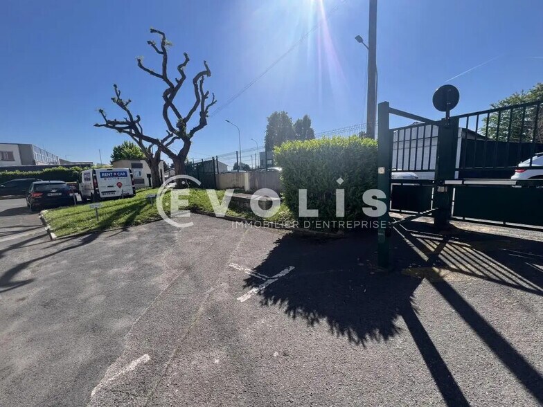 Office in Fontenay-sous-Bois for lease - Building Photo - Image 2 of 20