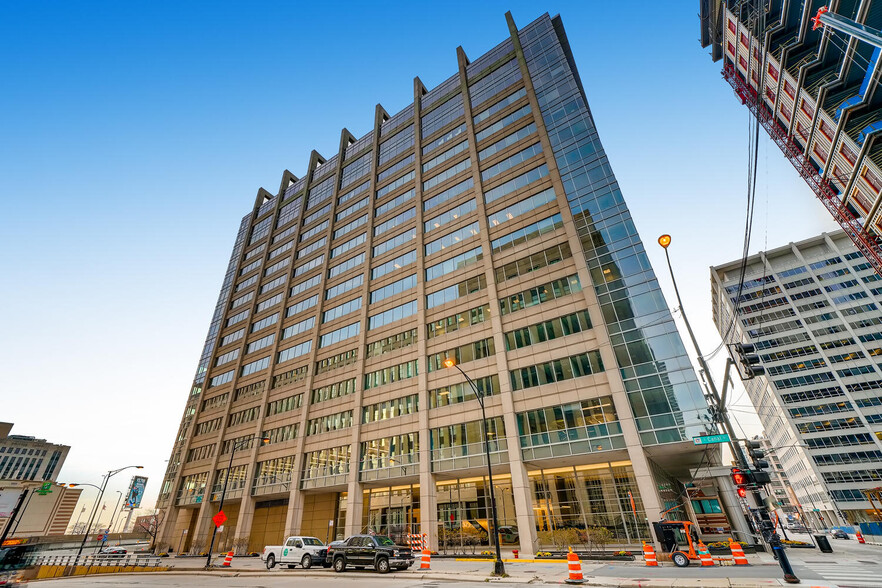 525 W Van Buren St, Chicago, IL for lease - Building Photo - Image 1 of 12